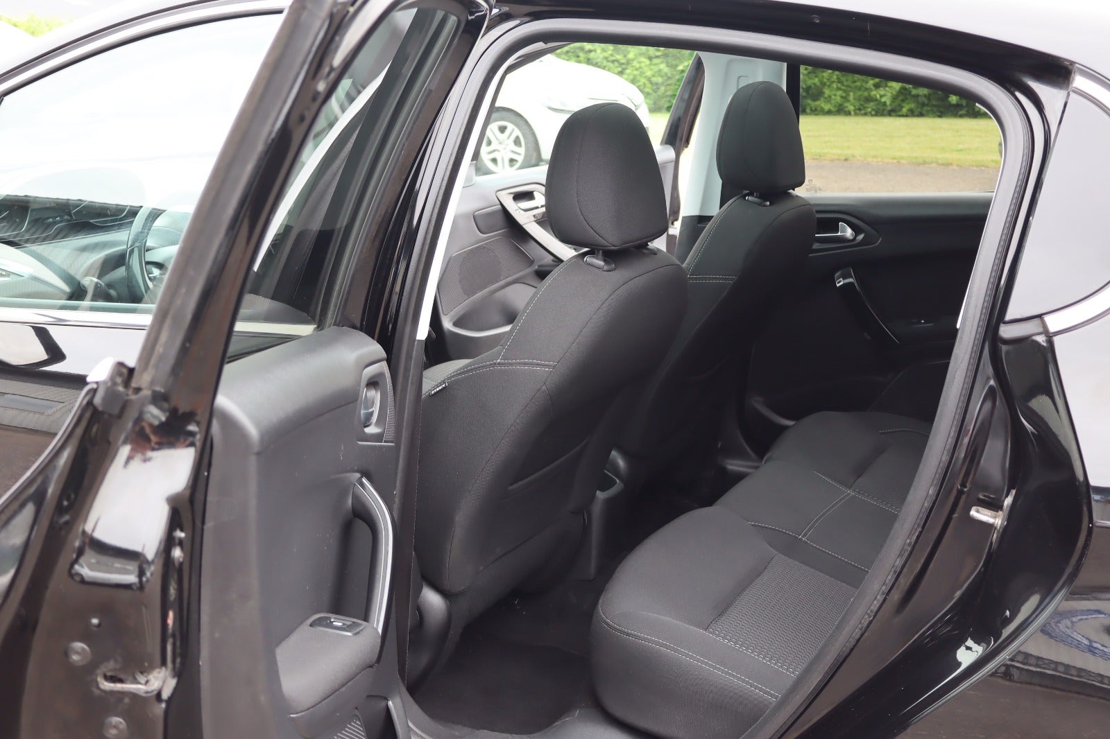 Billede af Peugeot 208 1,5 BlueHDi 100 Allure Sky