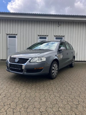 VW Passat 1,6 Trendline Variant Benzin modelår 2005 km 233000 ABS airbag startspærre, 2 zone klima, 