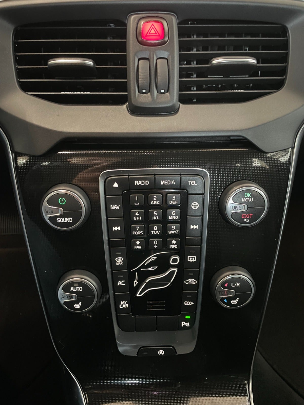 Billede af Volvo V40 CC 2,0 D2 120 Momentum aut.