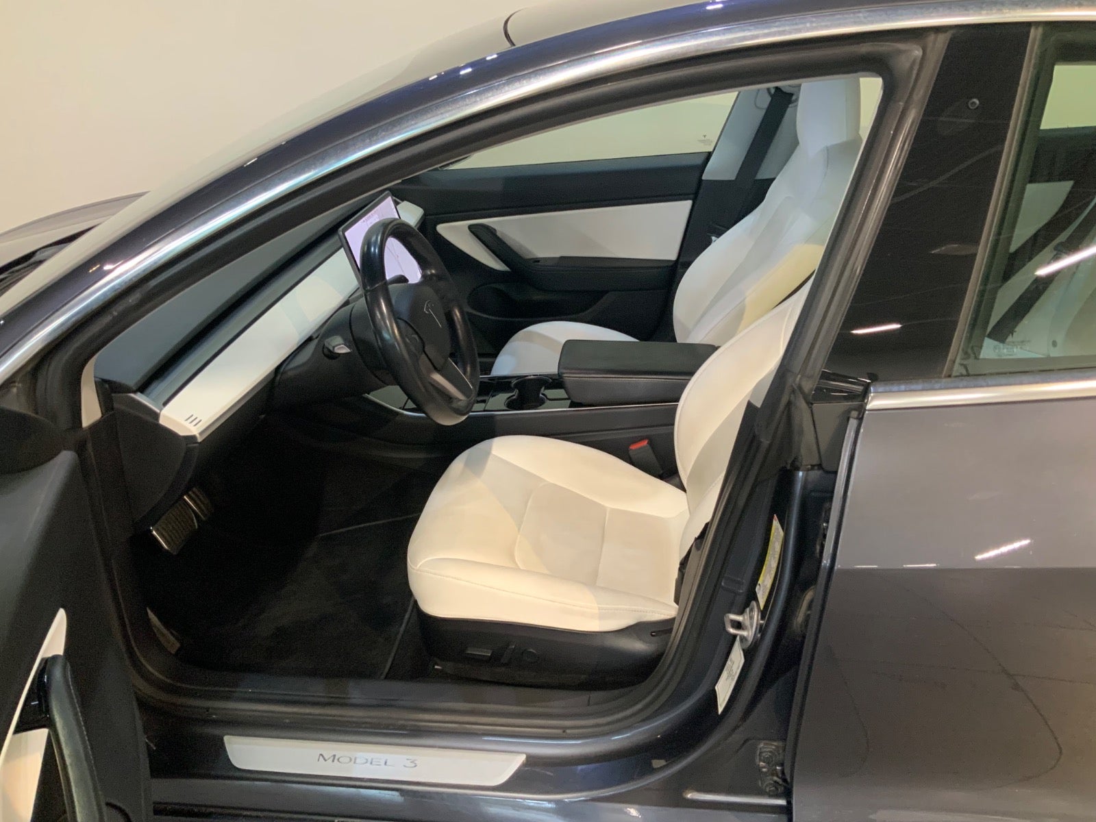 Tesla Model 3 (8/8)