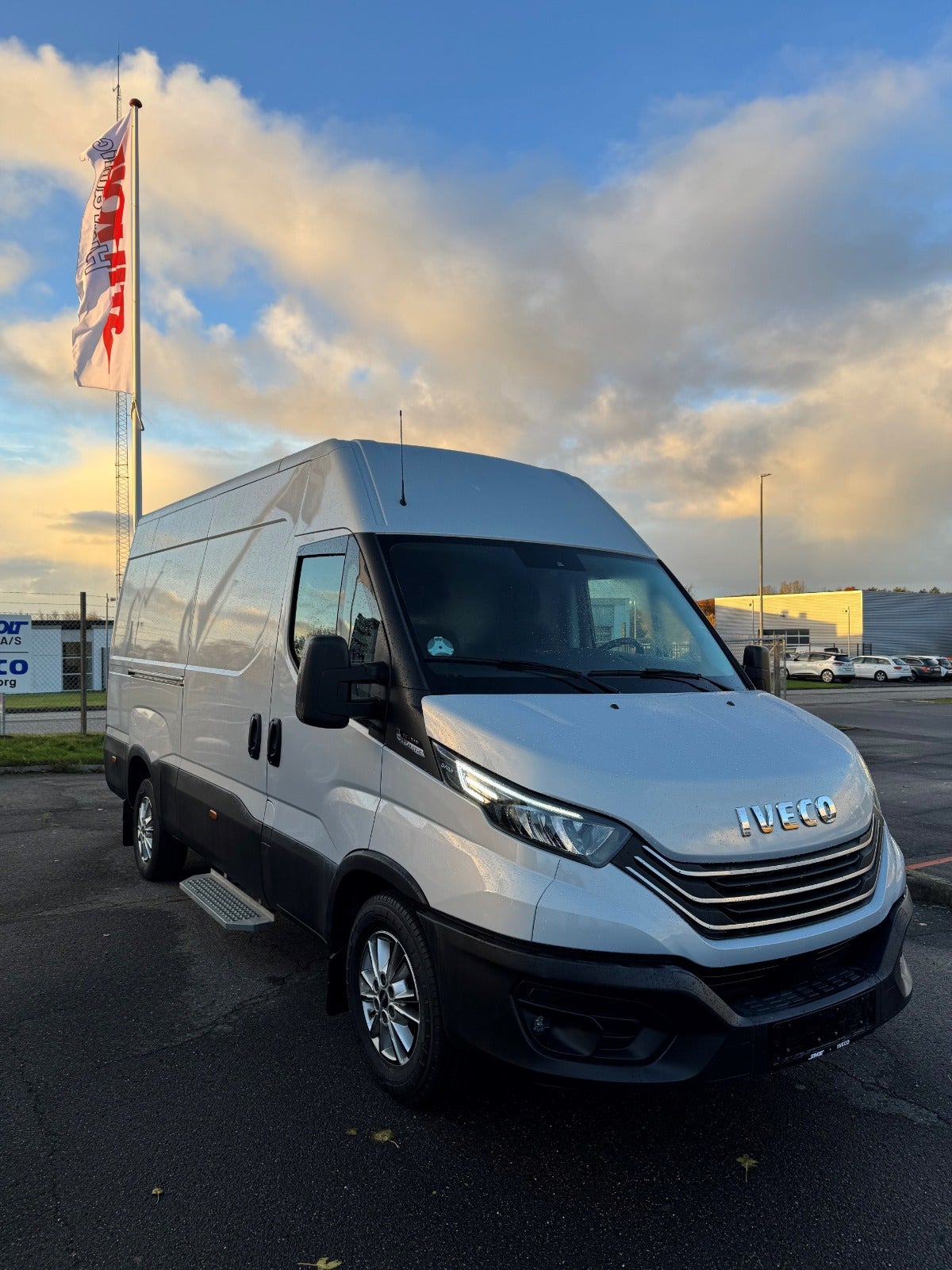Billede af Iveco Daily 3,0 35S21 12m³ Van AG8