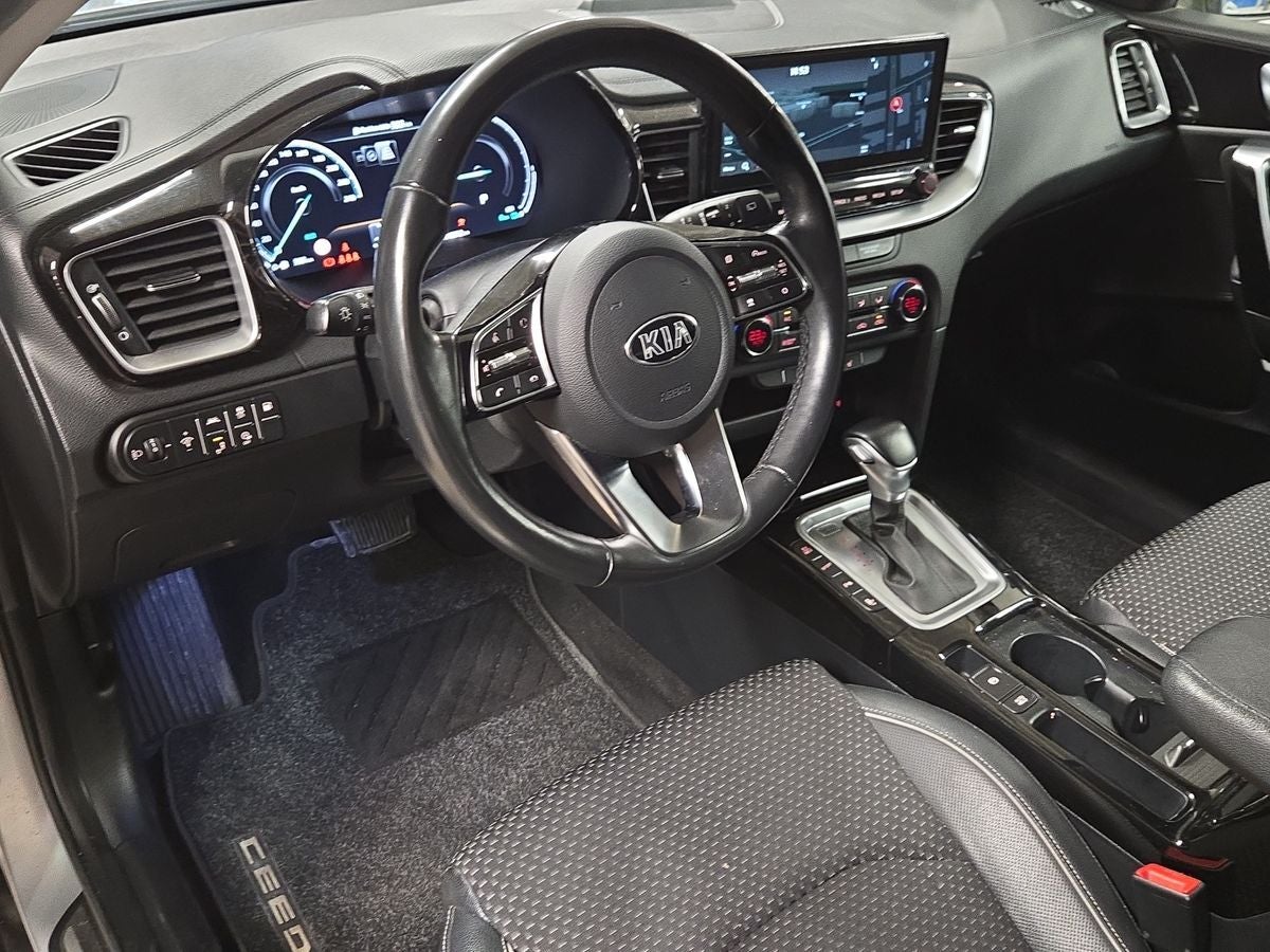 Kia XCeed PHEV Upgrade Intro DCT