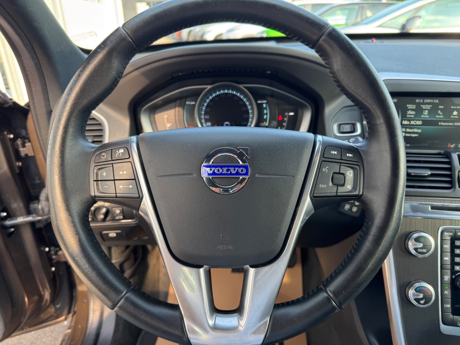Billede af Volvo XC60 2,4 D5 220 Momentum aut. AWD Van