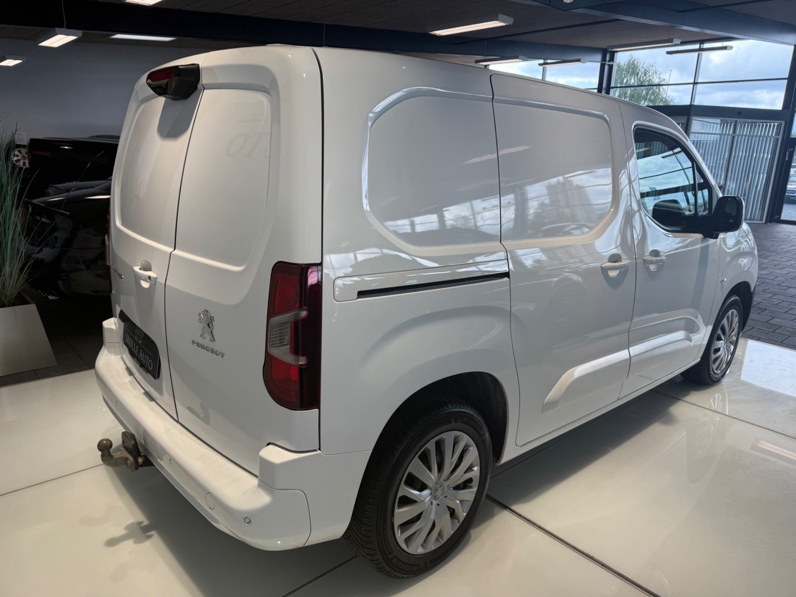 Billede af Peugeot Partner 1,5 BlueHDi 130 L1V1 Plus EAT8 Van