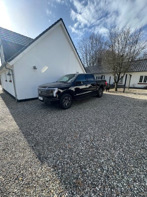 Ford F-150 131 Lightning Lariat Extended Range 4d