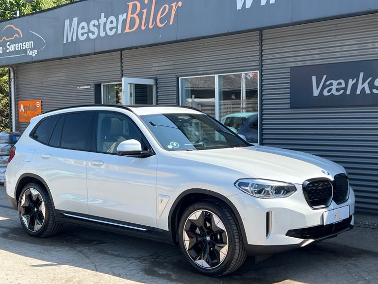 BMW iX3 Charged Plus