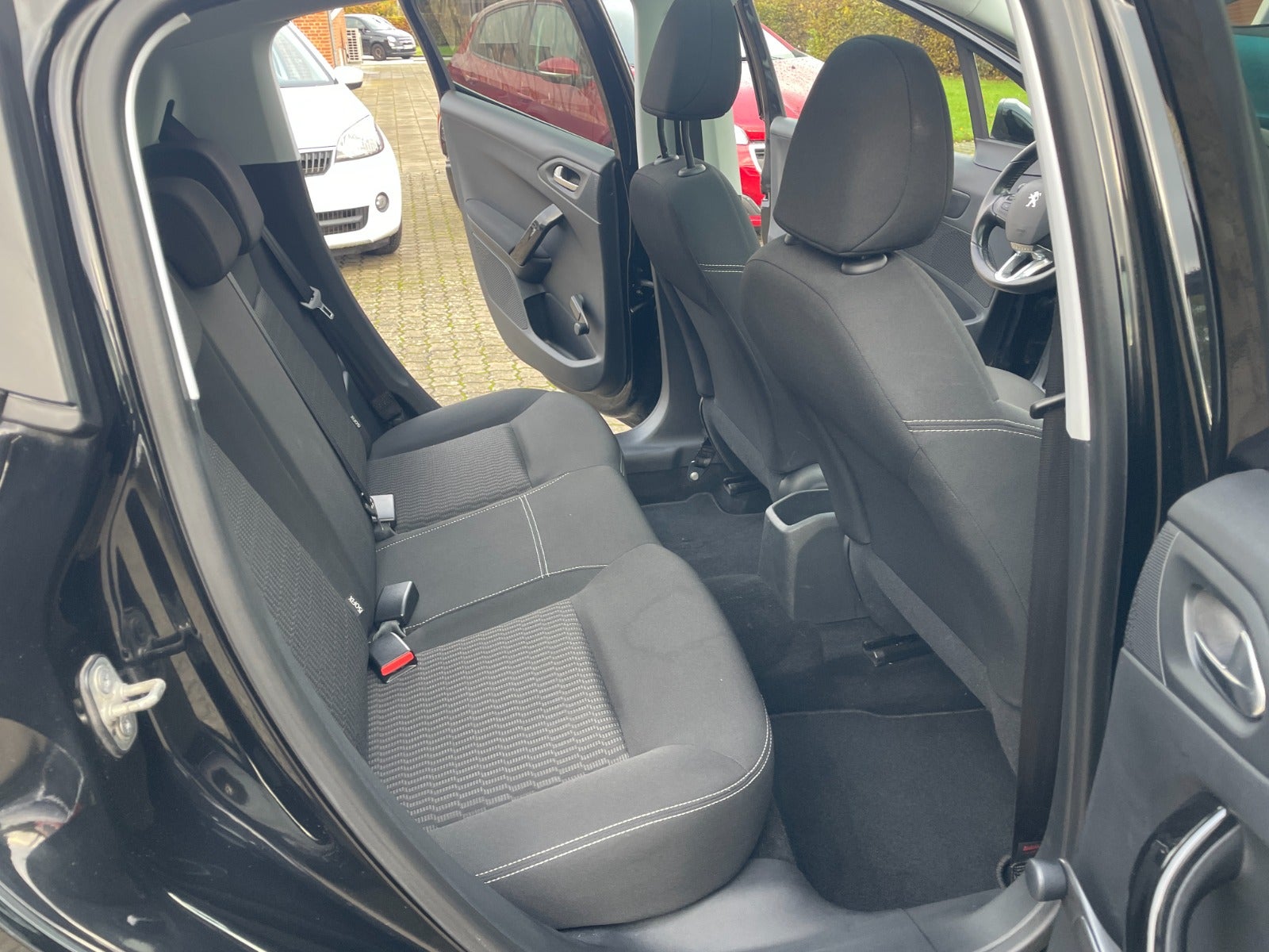 Peugeot 208 BlueHDi 100 Envy Sky