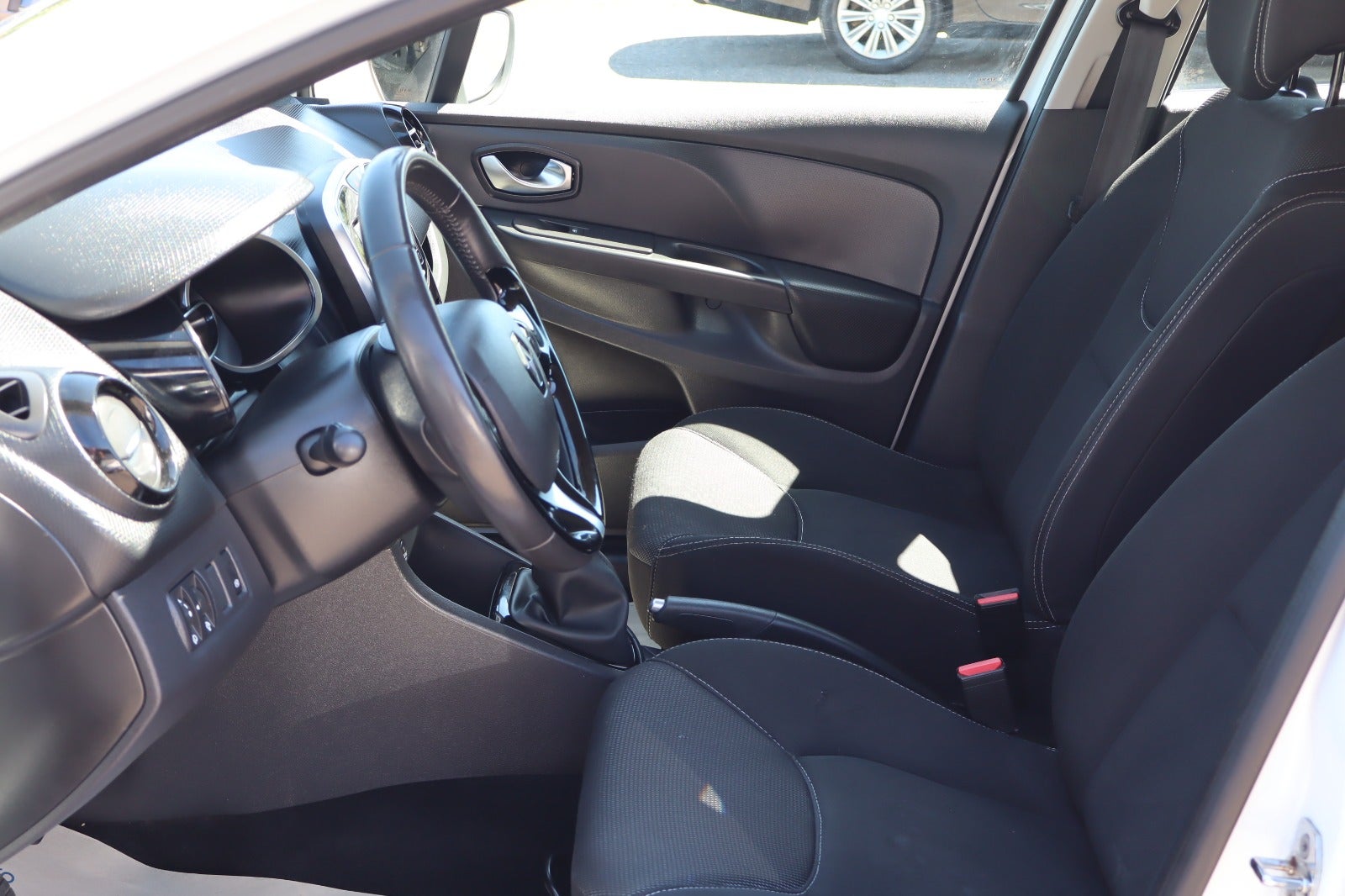 Billede af Renault Clio IV 1,5 dCi 75 Expression Sport Tourer