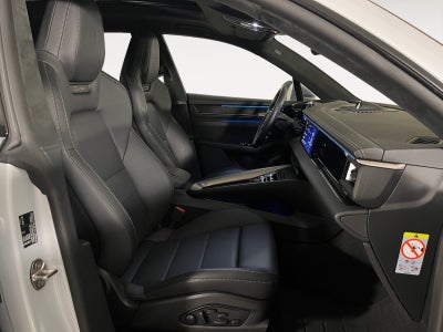 Porsche Macan Turbo Van