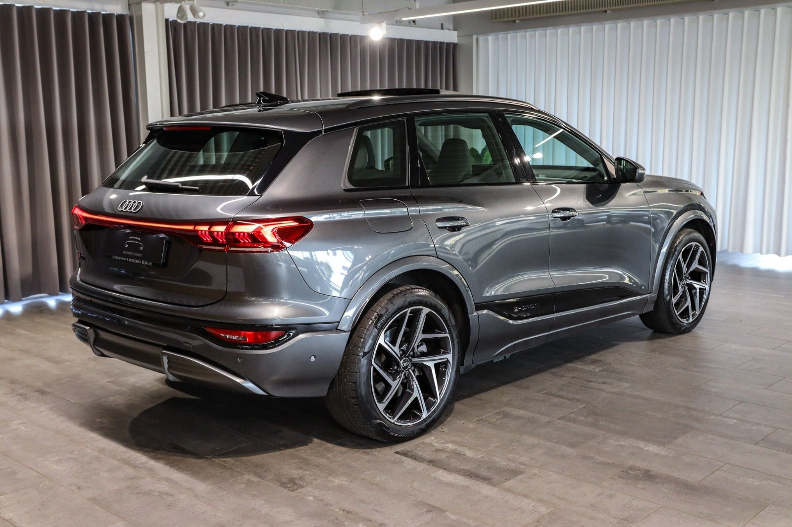 Billede af Audi Q6 e-tron S-line quattro