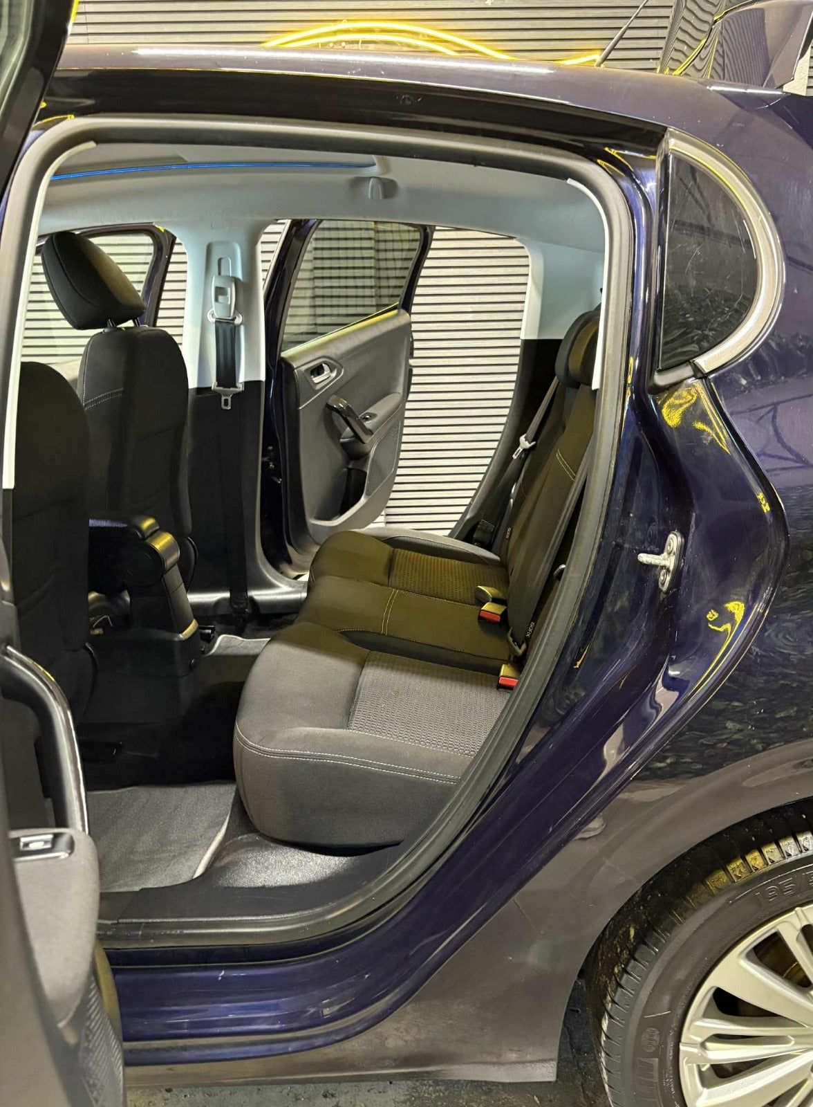 Billede af Peugeot 208 1,6 BlueHDi 100 Allure Sky