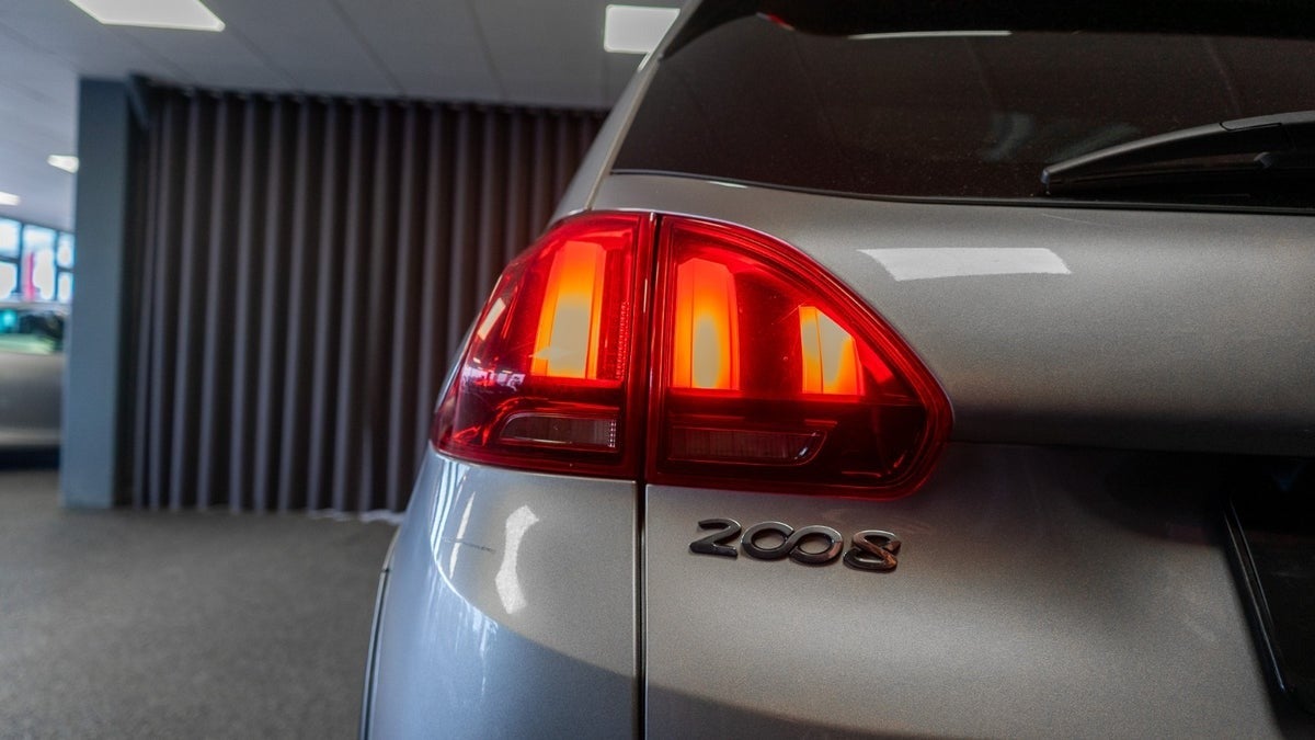 Billede af Peugeot 2008 1,6 BlueHDi 100 Allure Sky