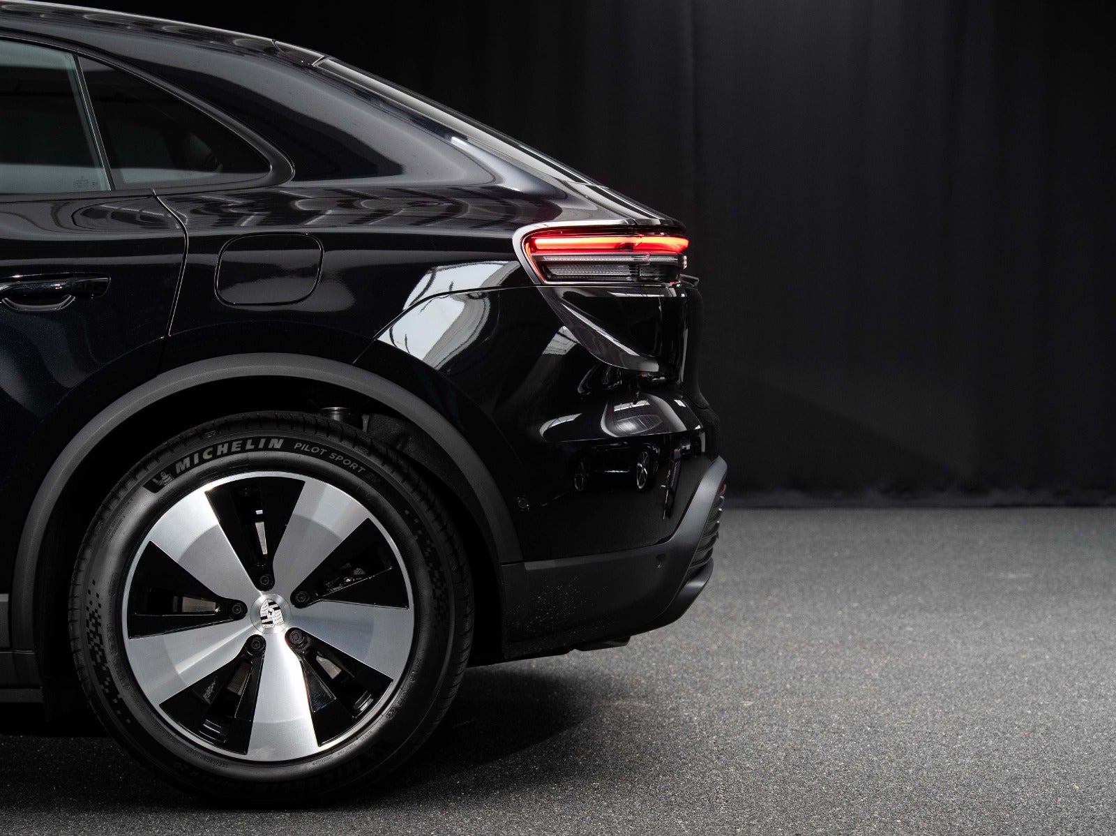 Gallery image 4 of 17