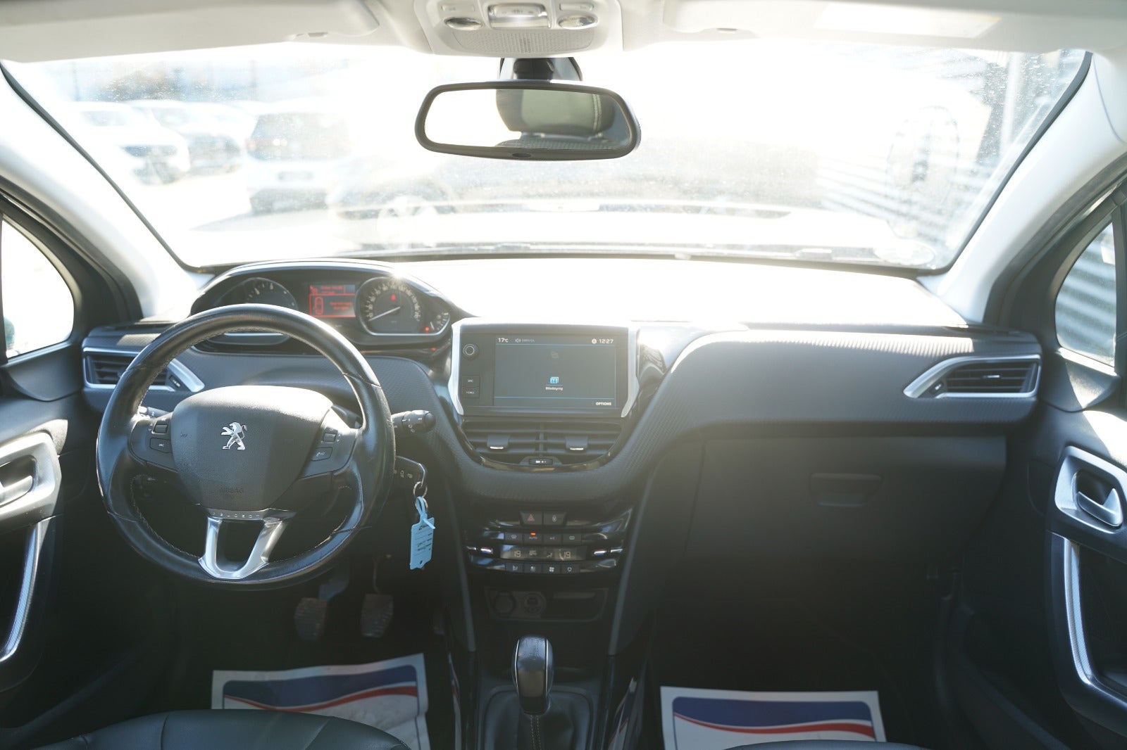 Billede af Peugeot 2008 1,6 BlueHDi 100 Allure Sky