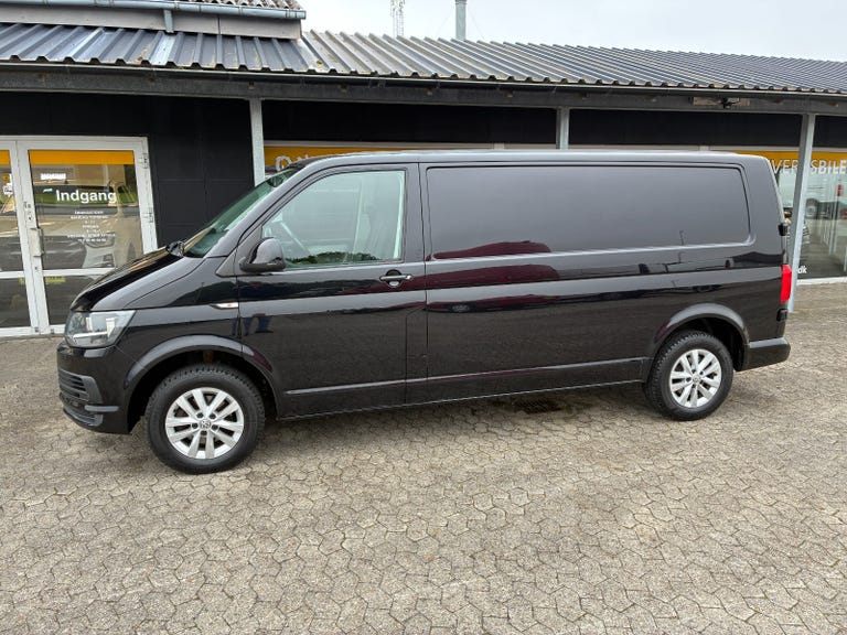 VW Transporter TDi 102 Kassevogn lang