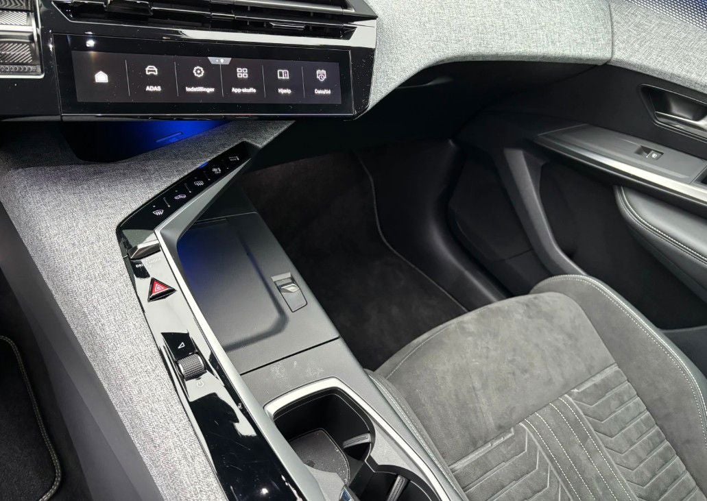 Billede af Peugeot e-3008 77 GT Pack