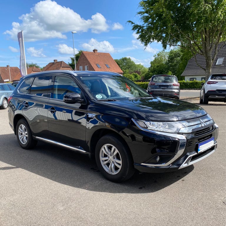 Mitsubishi Outlander PHEV Inform+ CVT 4WD