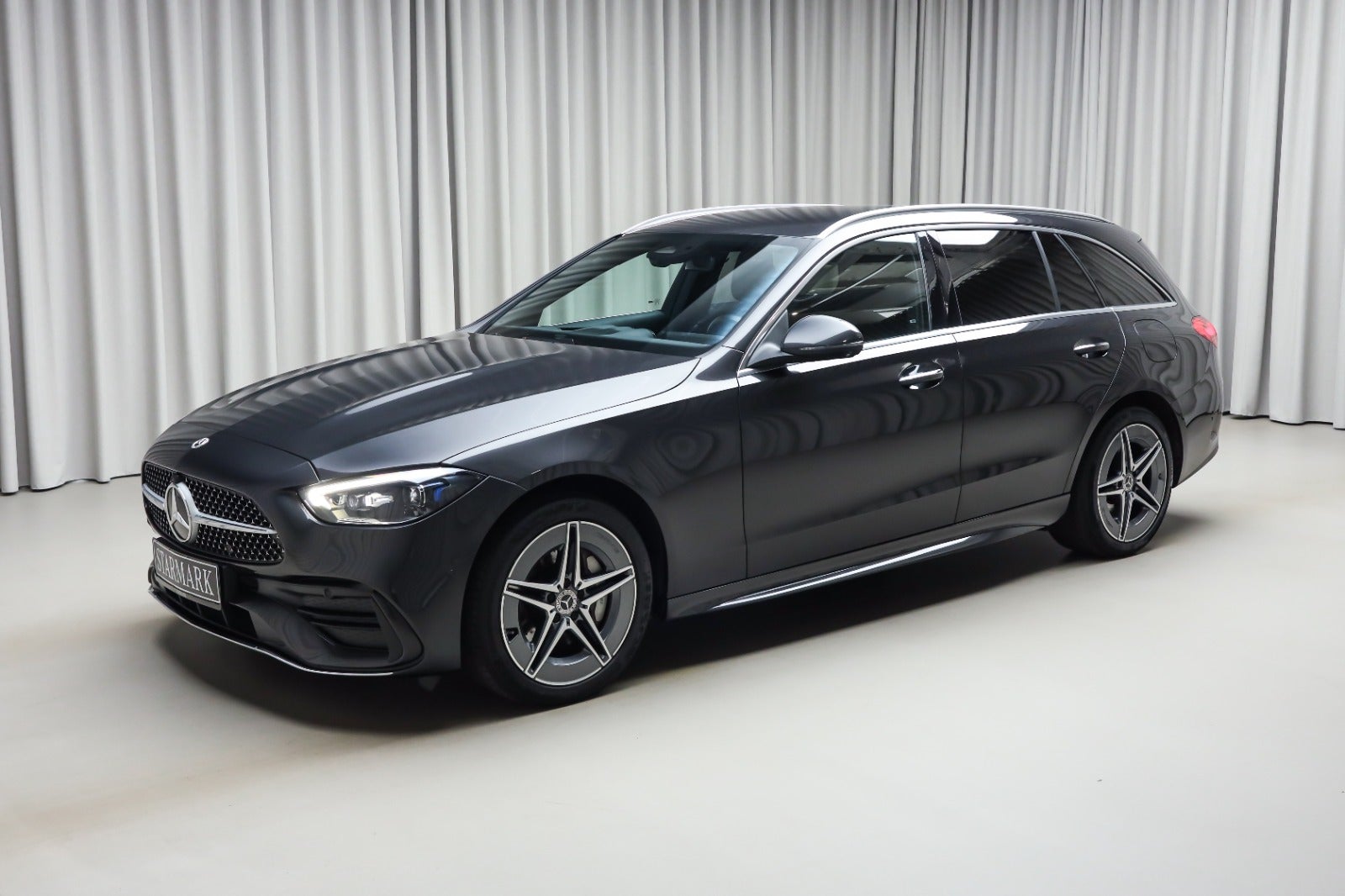 Mercedes-Benz C 300 e (1/8)