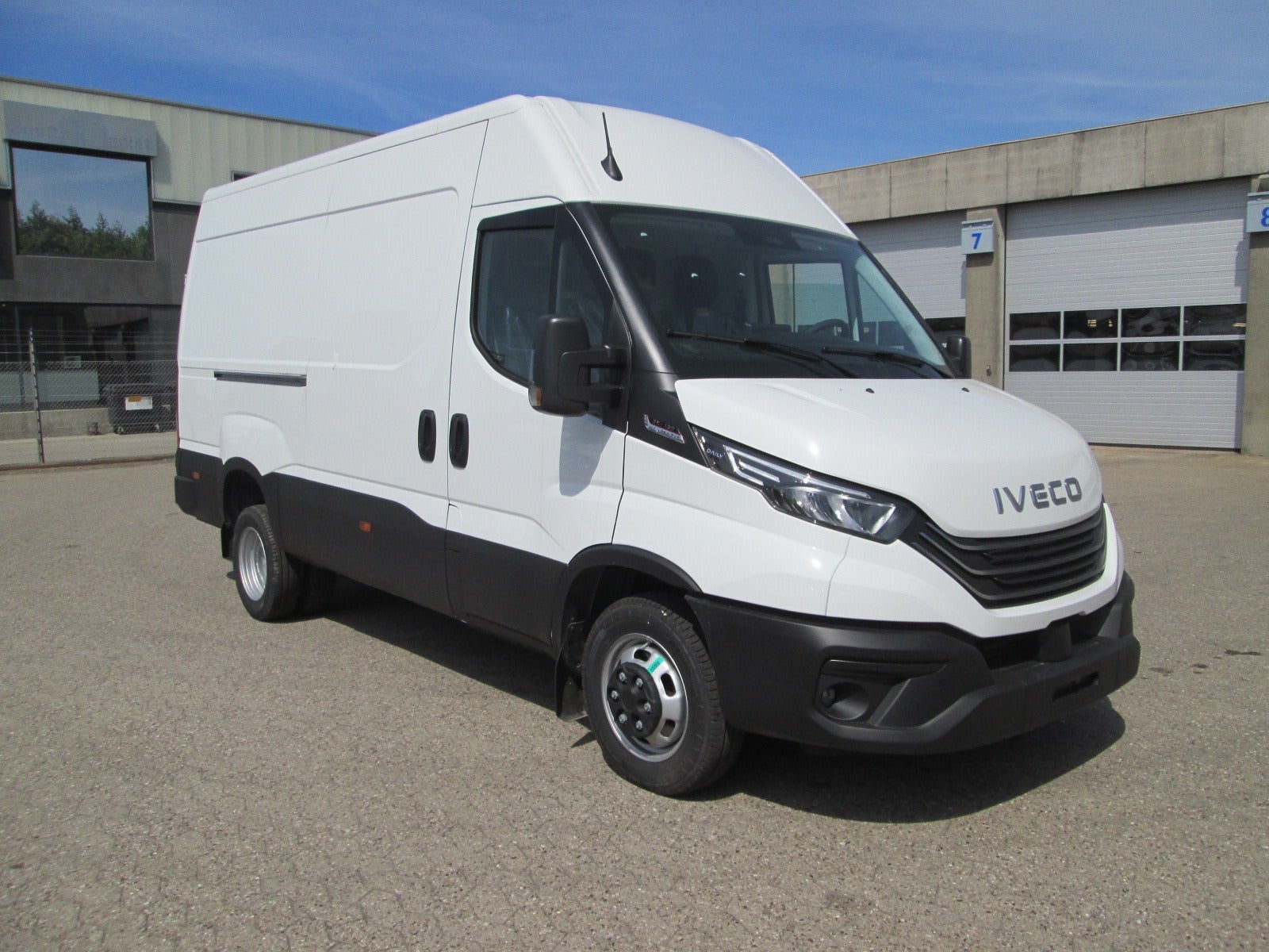 Billede af Iveco Daily 3,0 35C18 12m³ Van AG8