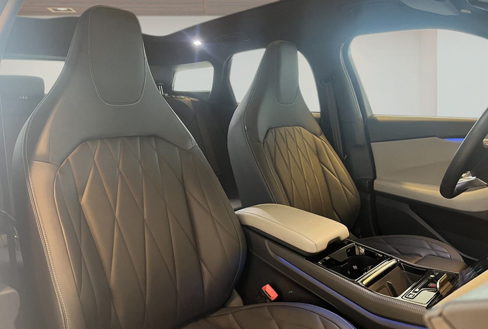 Ford Explorer Premium Extended Range