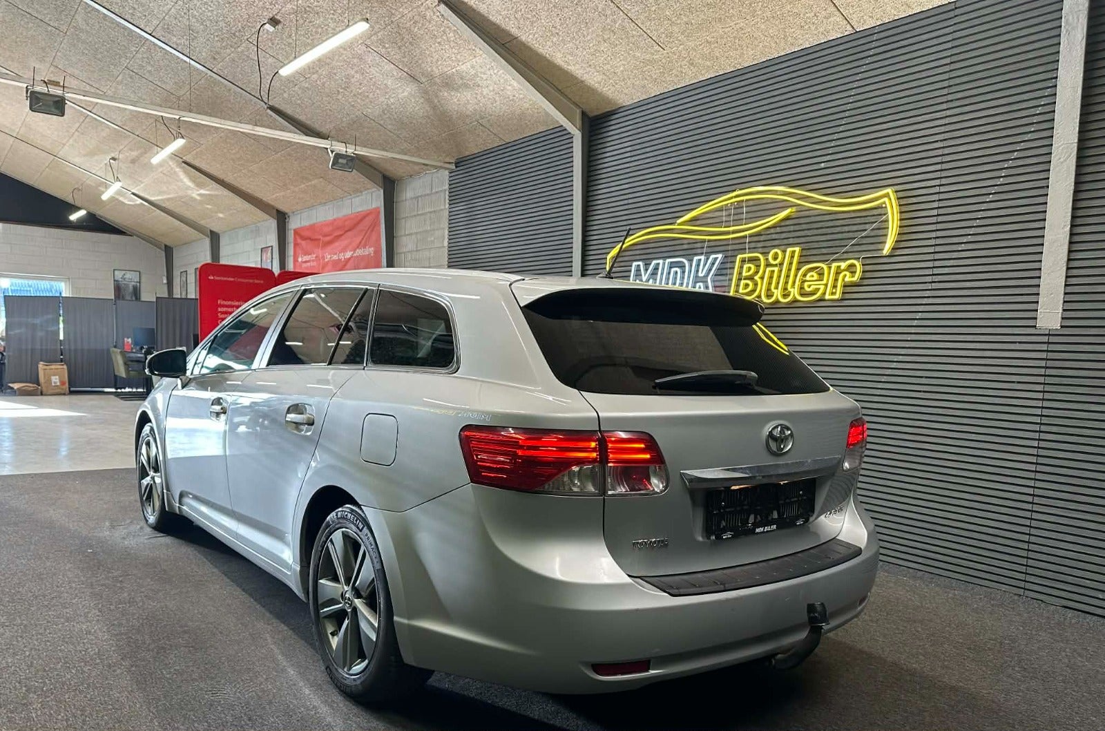 Billede af Toyota Avensis 1,8 VVT-i T2 Premium stc.