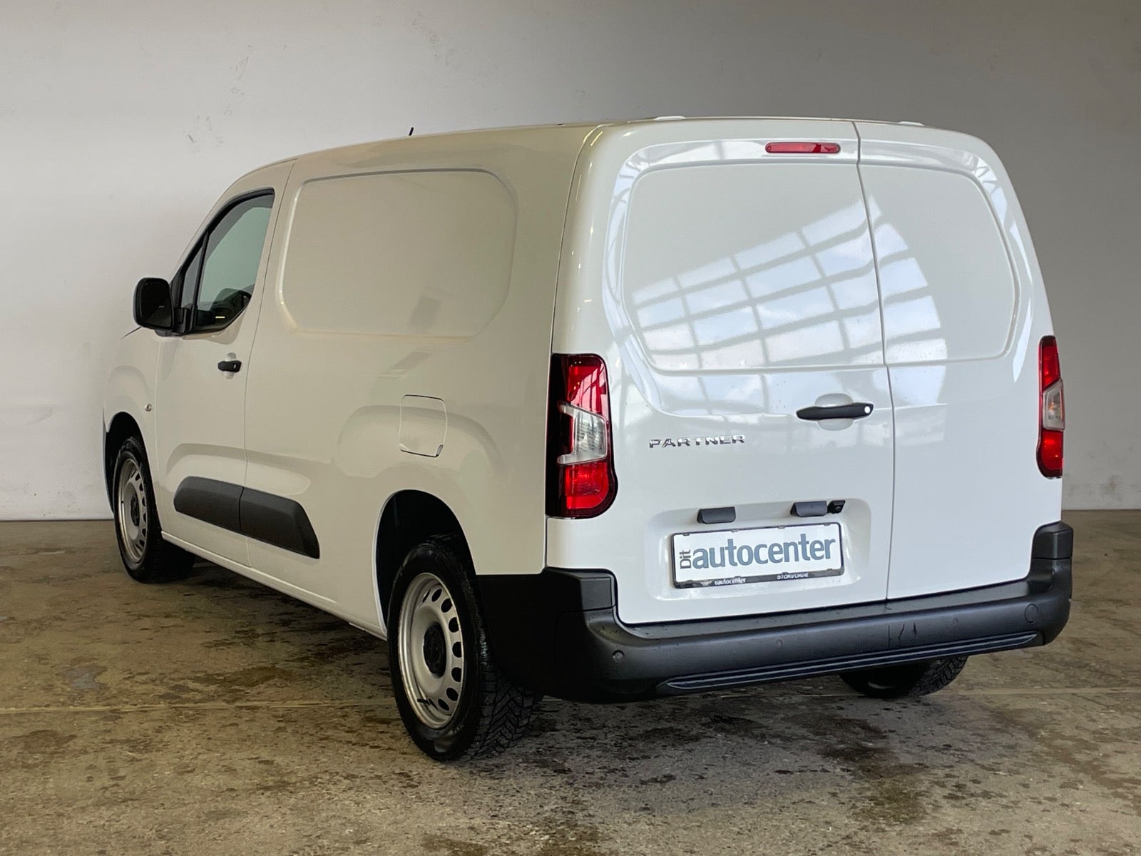Peugeot Partner BlueHDi 100 L2V2 Plus Van