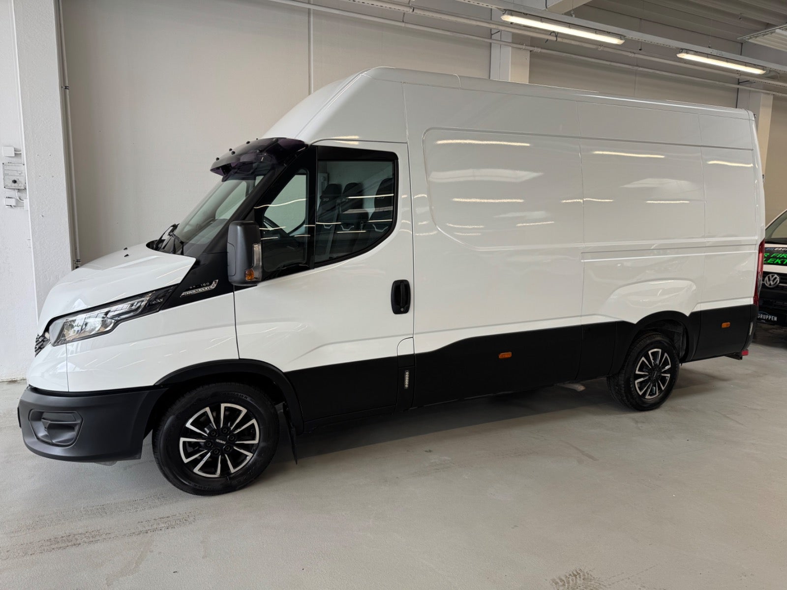Billede af Iveco Daily 2,3 35S16 12m³ Van AG8