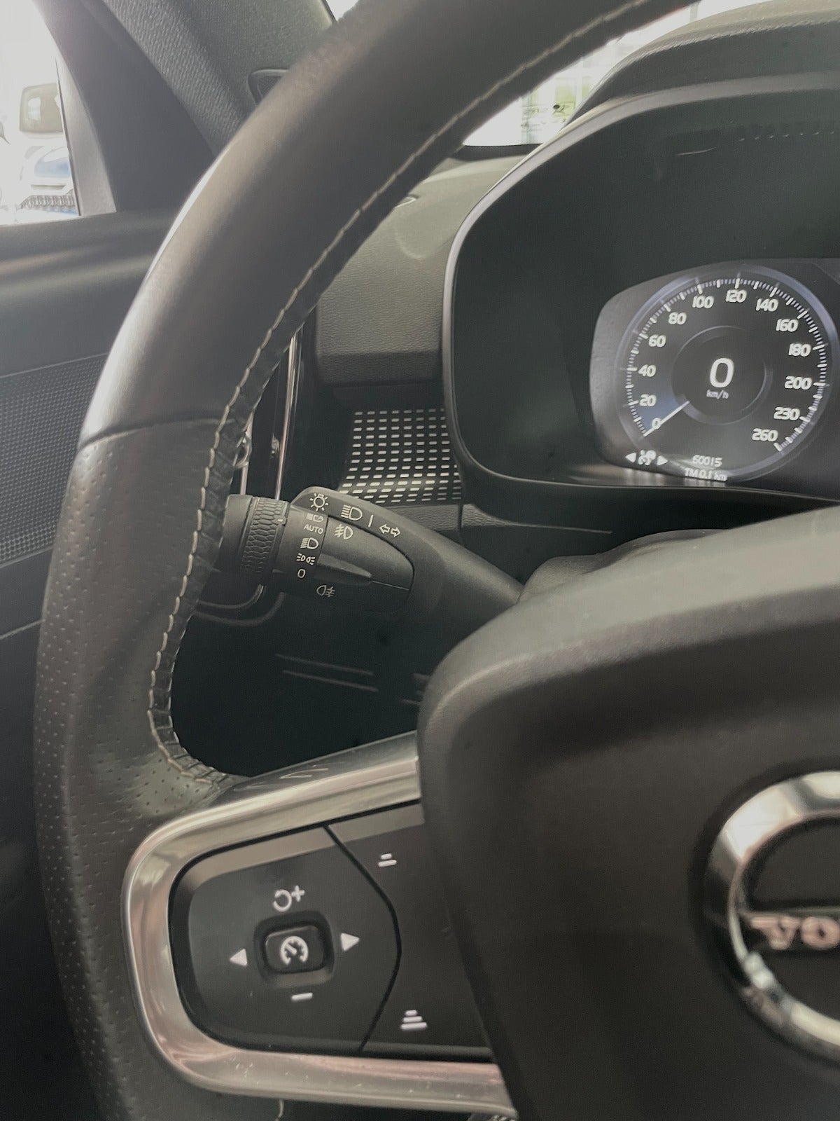 Billede af Volvo XC40 2,0 T4 190 R-Design aut.