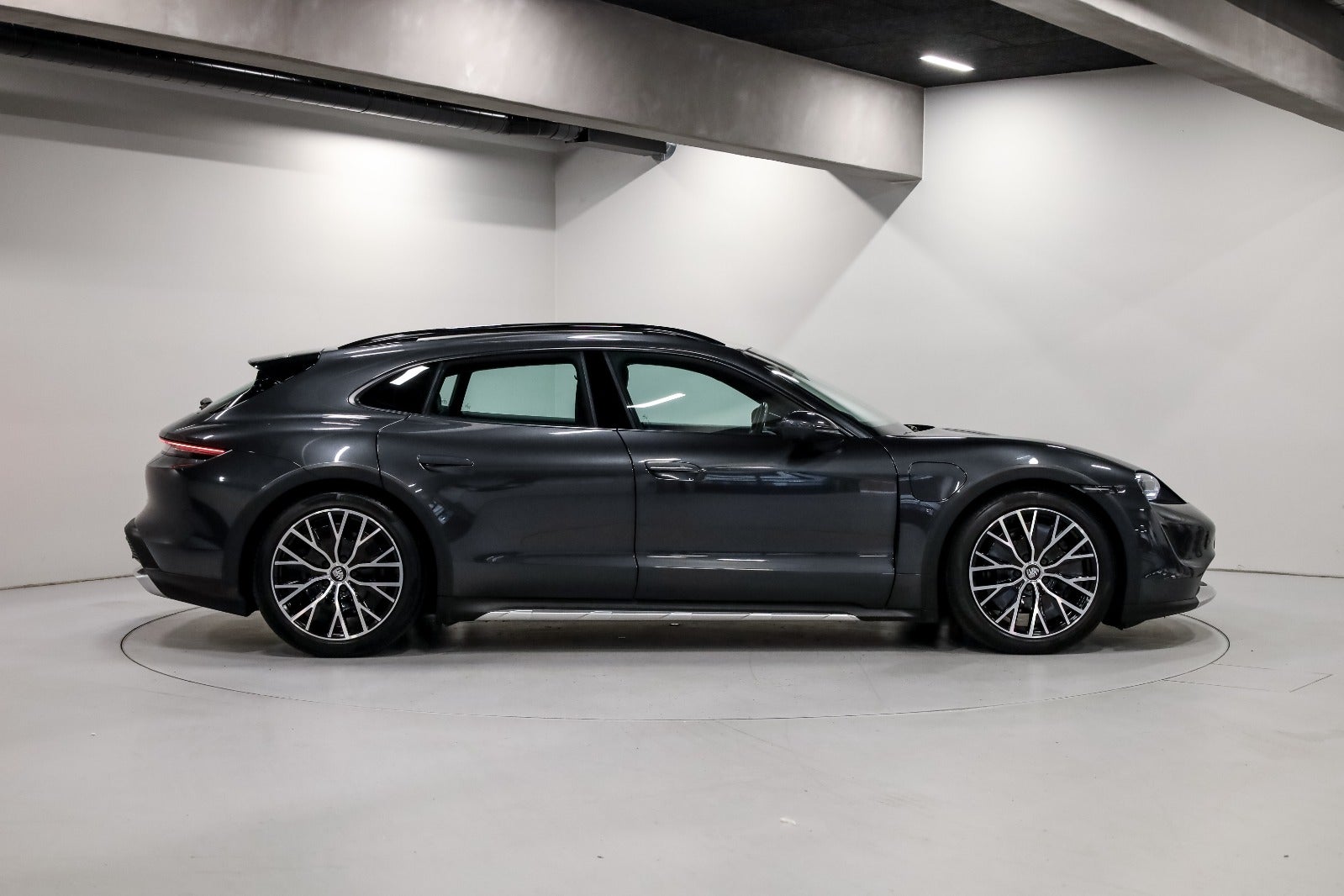 Porsche Taycan 4 Performance+ Cross Turismo