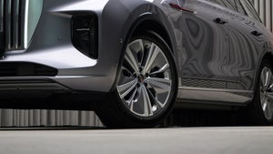 Hongqi E-HS9 Exclusive