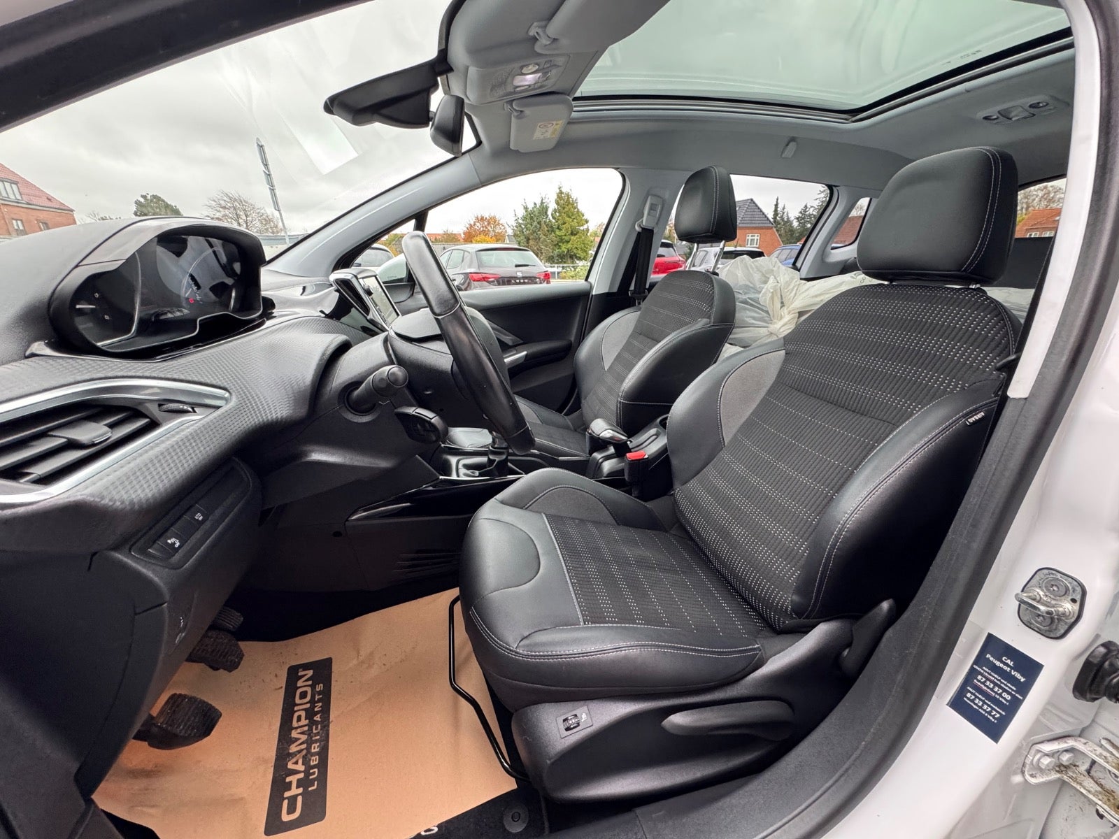 Billede af Peugeot 2008 1,5 BlueHDi 100 Allure Sky