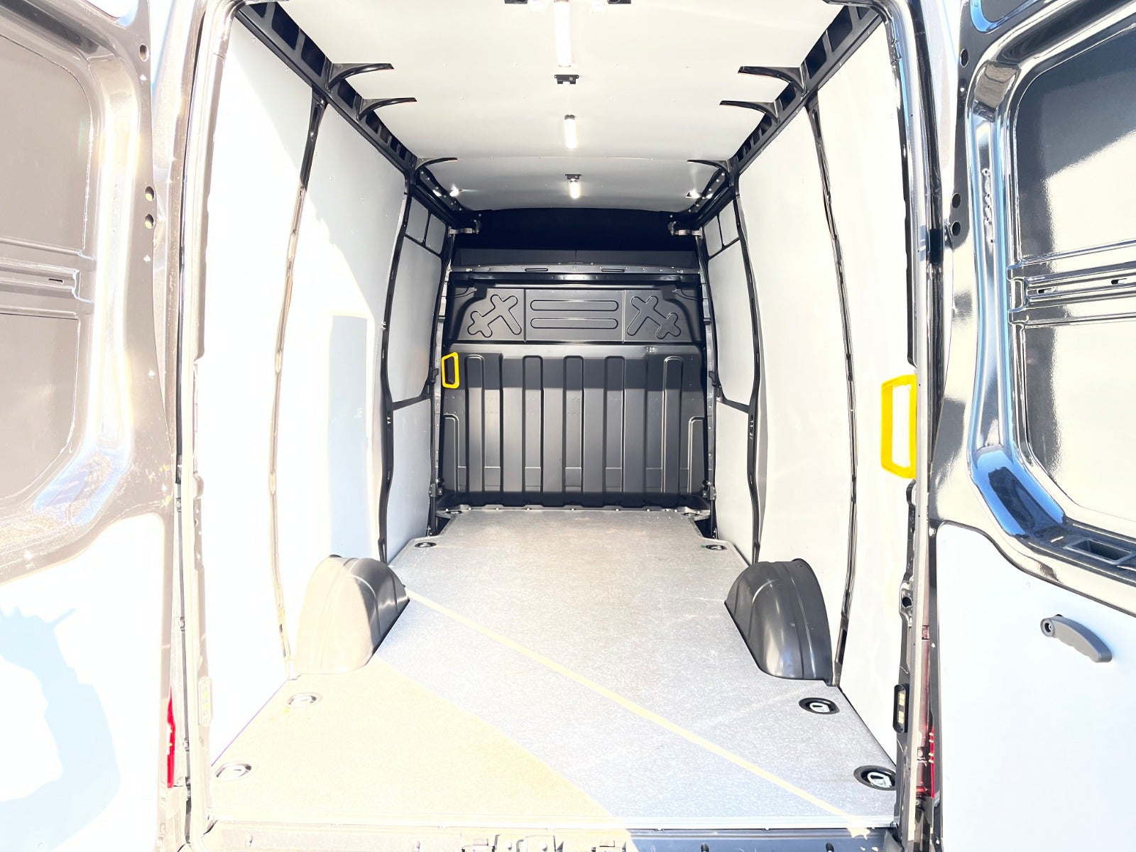 Billede af Iveco Daily 3,0 35S18 12m³ Van AG8