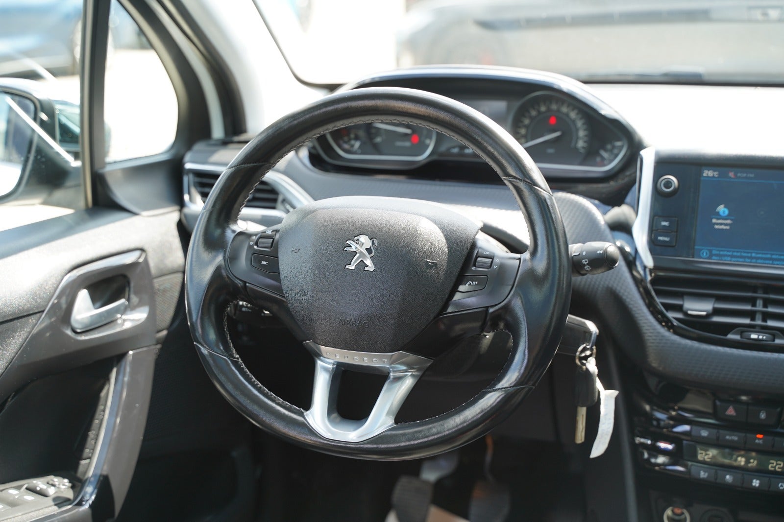 Billede af Peugeot 208 1,6 BlueHDi 100 Allure Sky