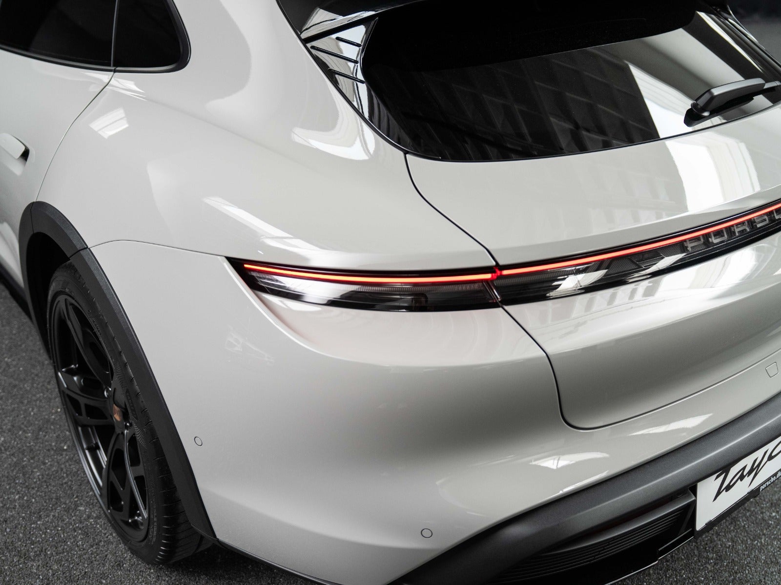 Gallery image 4 of 18