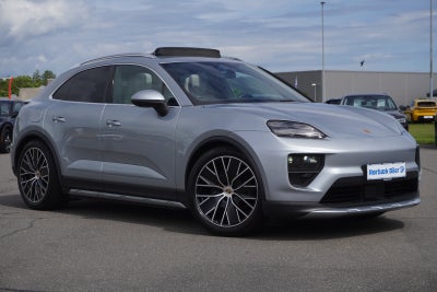 Porsche Macan 4   5d