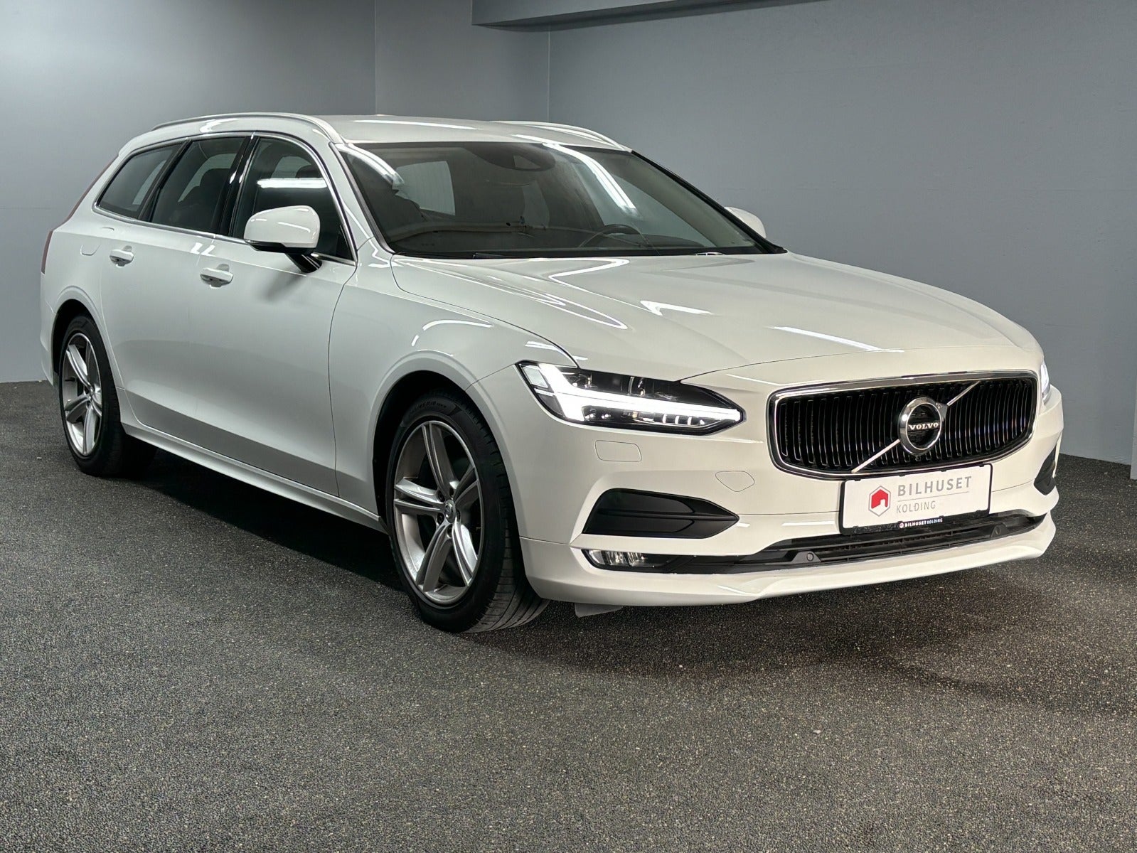 Billede af Volvo V90 2,0 D4 190 Momentum aut.