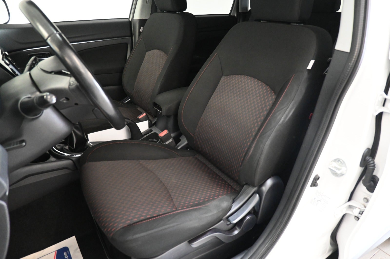 Mitsubishi ASX Invite