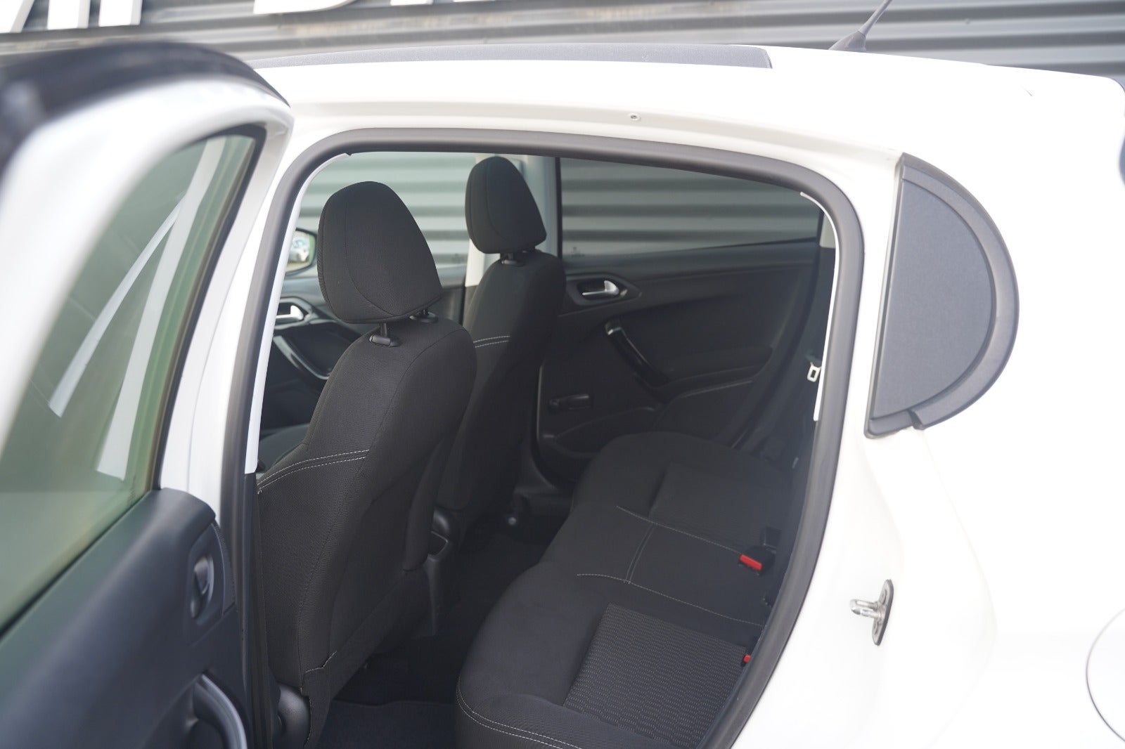 Billede af Peugeot 208 1,6 BlueHDi 100 Envy Sky