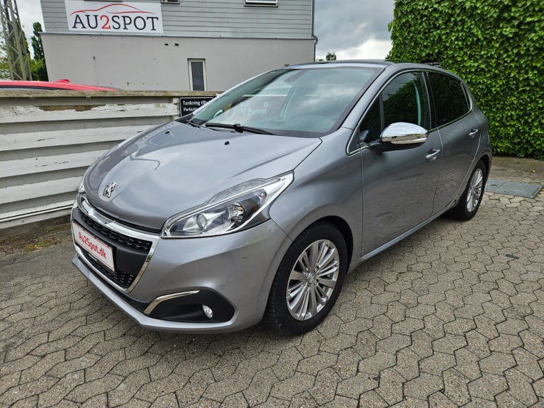 Peugeot 208 PureTech 82 Allure Sky