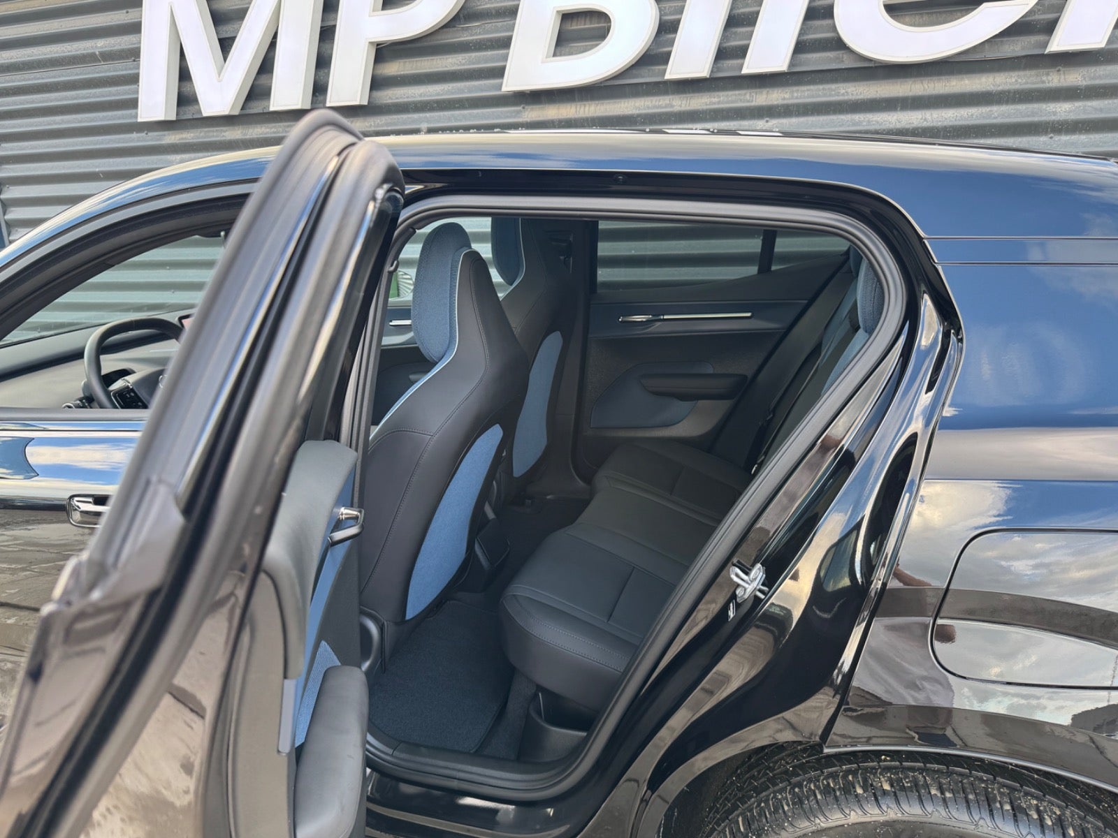 Billede af Volvo EX30 Extended Range Black Edition