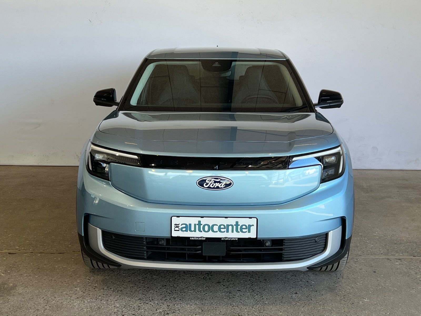 Ford Explorer Premium Extended Range