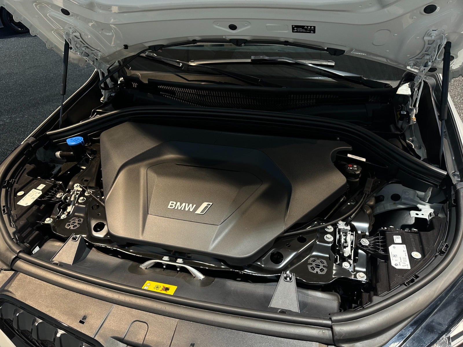 BMW iX1 xDrive30 M-Sport 5d - 12