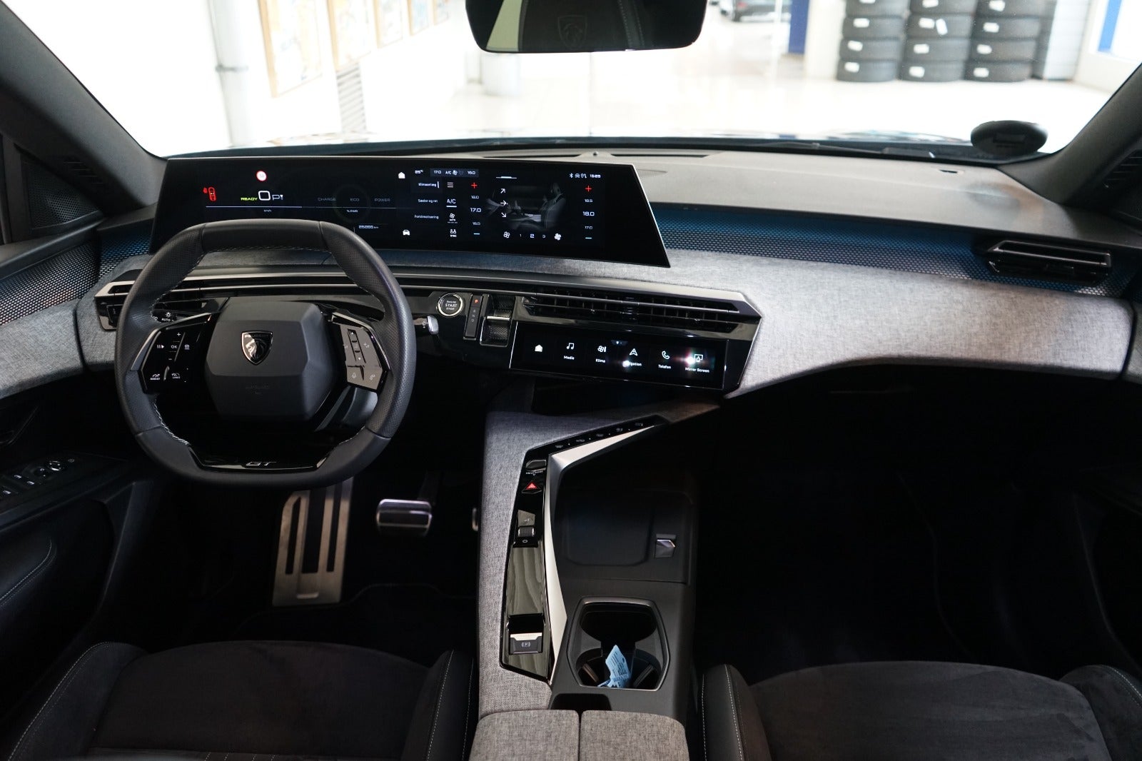Peugeot e-3008