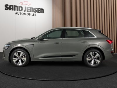Audi Q8 e-tron S-line quattro Van