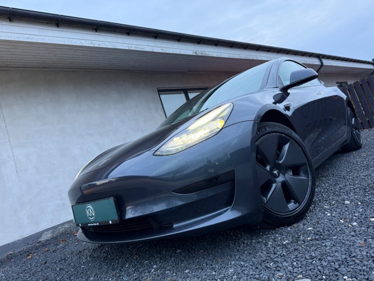 Tesla Model 3 RWD