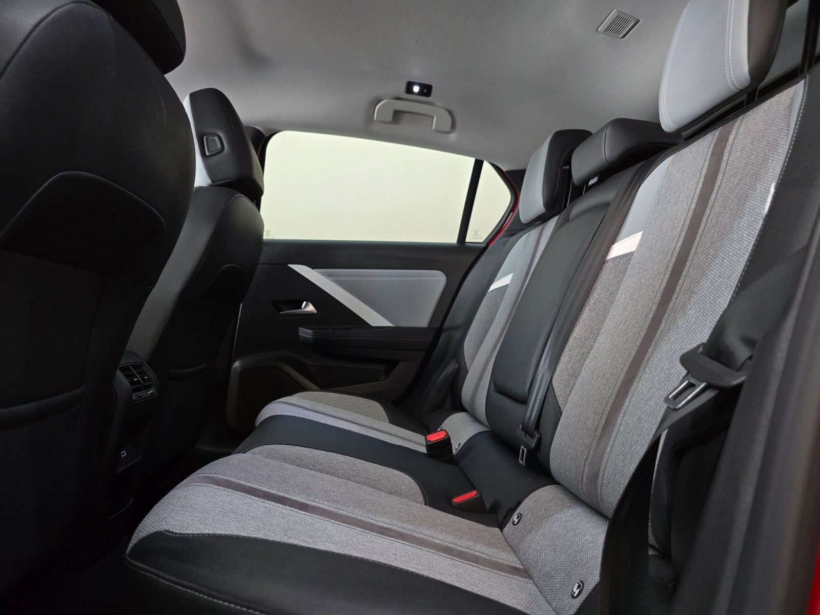 Billede af Opel Astra 1,2 T 130 Elegance aut.