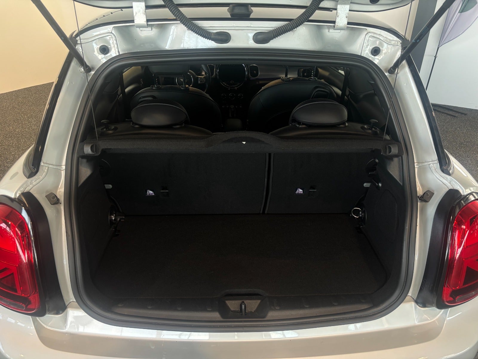 MINI Cooper SE Yours Trim 3d - 11