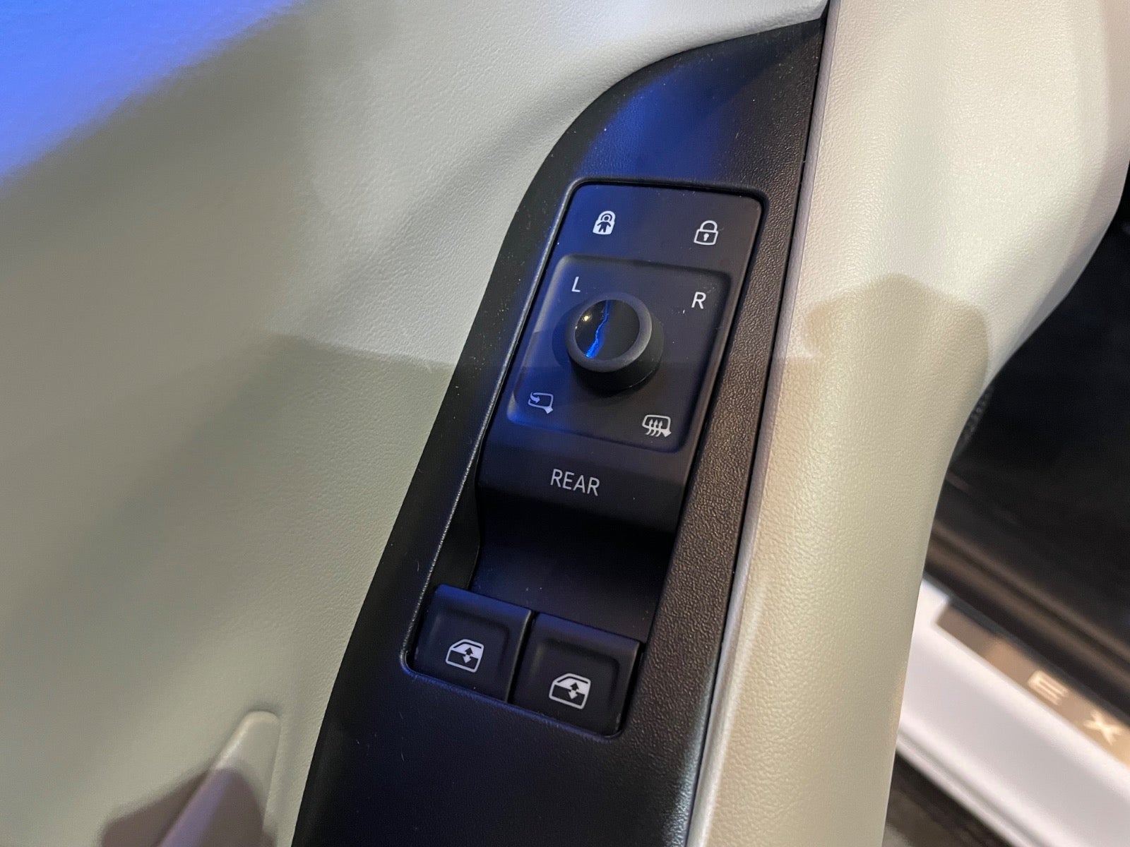 Ford Explorer Premium Extended Range AWD