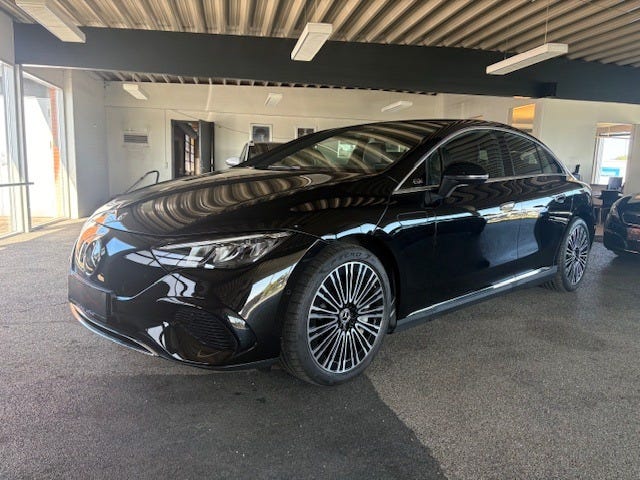Mercedes EQE300 Electric Art