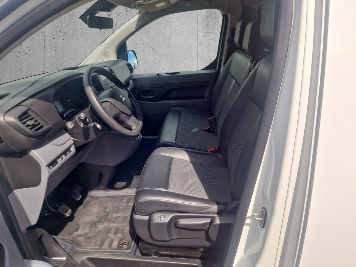 Billede af Peugeot Expert 2,0 BlueHDi 120 L2 Plus Van